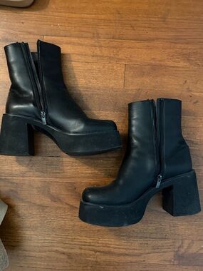 Steve Madden Black Platform Heel Ankle Boots